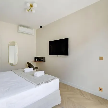 Sublime Champs Elysees 8guests 3bdr