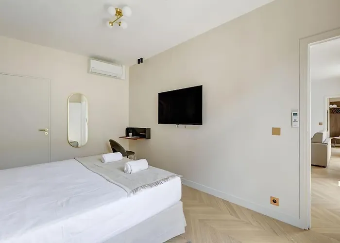 Sublime Champs Elysees 8guests 3bdr